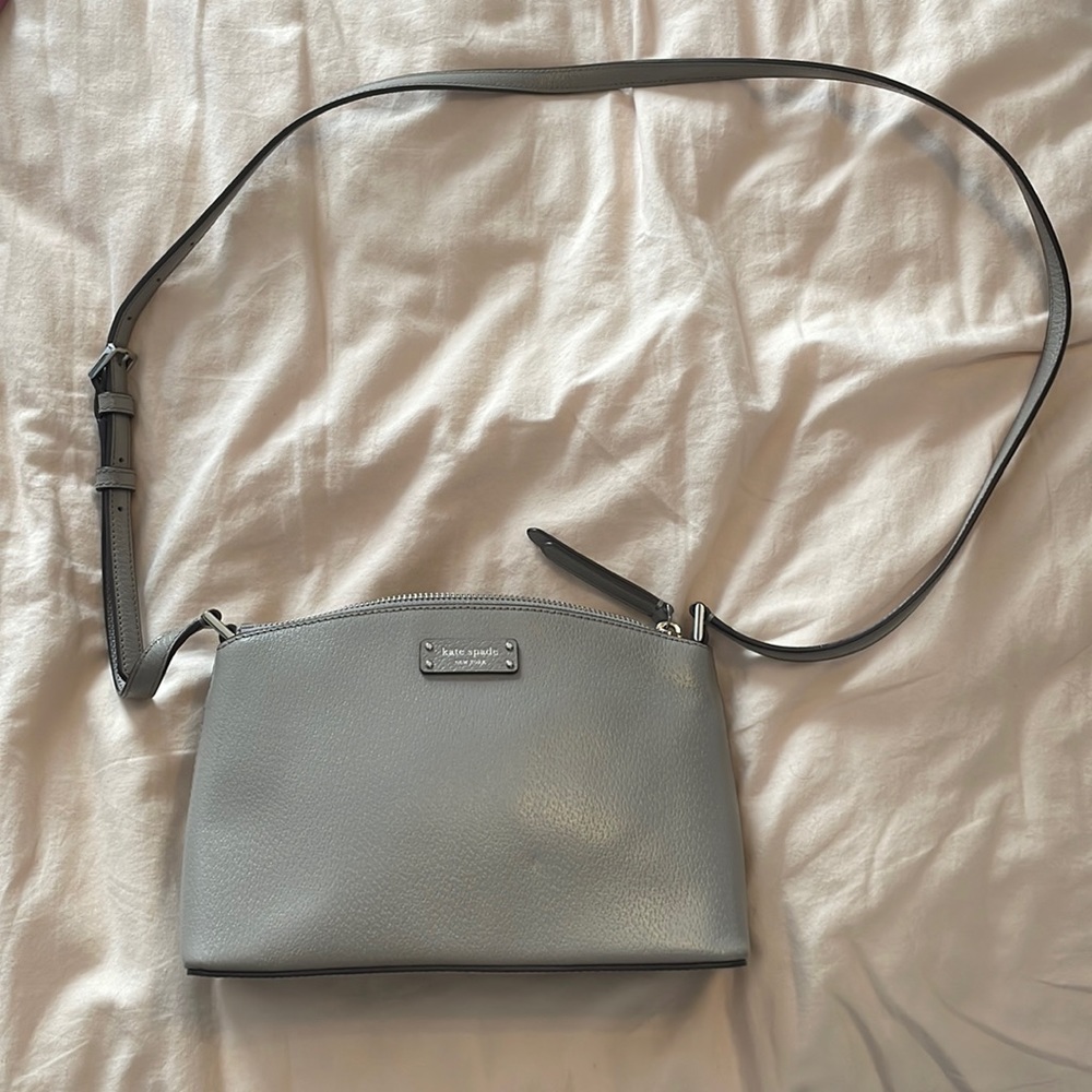GRAY KATE SPADE CROSS BODY BAG